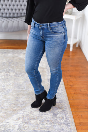 Gina Mid-Rise Skinny Kancan Jean