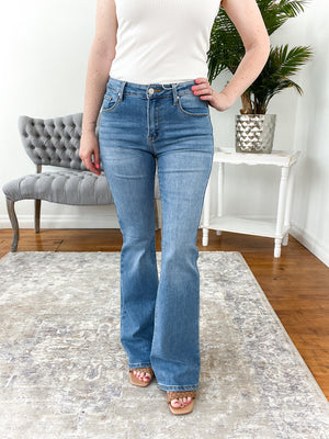 Janie Mid-Rise Flare Risen Jeans