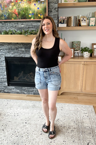 Manda Patch Pocket Risen Shorts