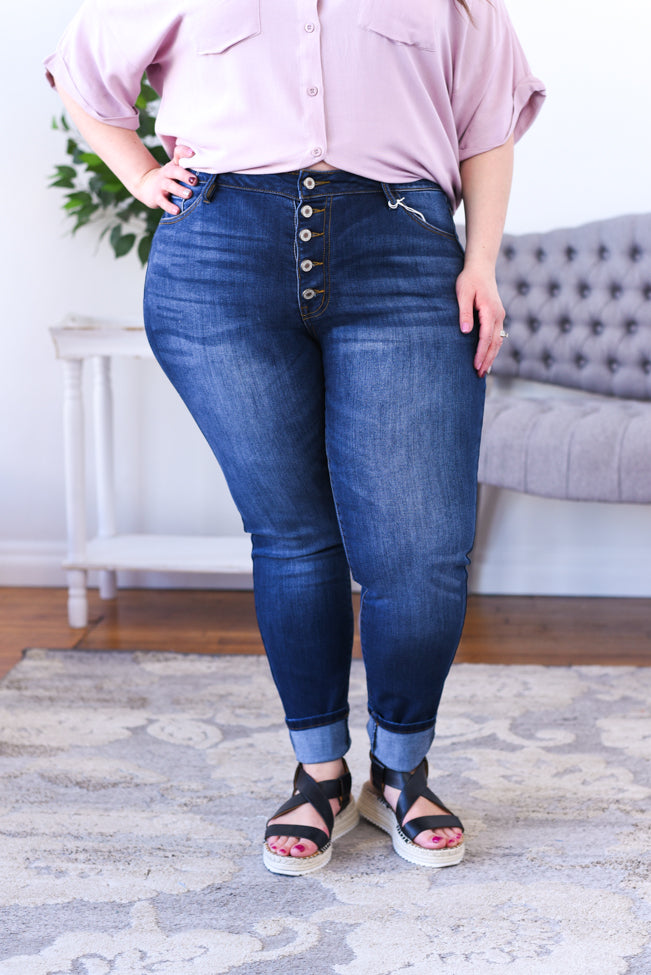 15 Best Jeans for Curvy Women in 2023 - Curvy Jeans for Women
